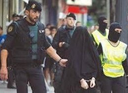 دختر اسپانیایی به داعش نرسید/عکس زن داعشی