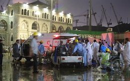 افشاگری گاردین درباره ساختوسازها در مکه طوفان و سیل در مکه