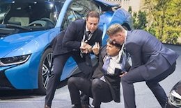 غش کردن آقای رییس در مراسم رونمایی!/عکس غش کردن