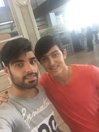 بدرقه سردار آزمون توسط طارمی/عکس آزمون و طارمی