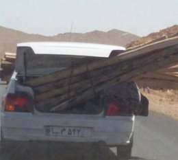 پرایدی که به چوب بسته شد!/عکس پراید