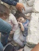 دختر بچه یمنی زیر آوار
