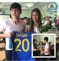 دسته گل سردار آزمون برای دختر روسی!/عکس سردار آزمون