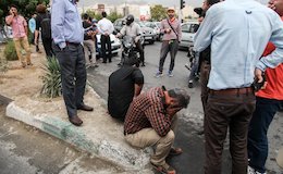 پسر هادی نوروزی: این همه آدم برای شکستن پای بابا آمدهاند؟! تجمع دوستداران هادی نوروزی مقابل بیمارستان