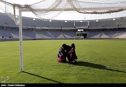 اشکهای همسر حجازی در آغوش همسر نوروزی  همسر هادی نوروزی