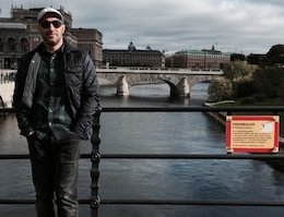 محسن تنابنده با سنگ پا به تلویزیون میآید!/عکس
  محسن تنابنده