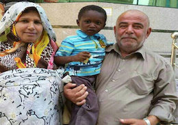 اقدام انسان دوستانه زائر ایرانی منا/عکس حاج عباس اسیری و همسرش