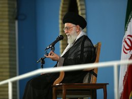 مذاکره با آمریکا یعنی باز کردن راه نفوذ/ عدهای با سهلاندیشی و نگاه عوامانه مذاکره با شیطان بزرگ را توجیه میکنند رهبری/*