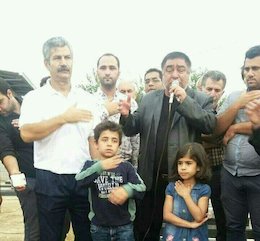 نوحه خوانی شاغلام بر مزار هادی نوروزی/عکس غلام پیروانی