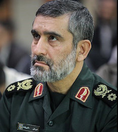 مسؤولان با ذوقزدگی از خرید وسایل نقلیه از غرب، به حیثیت و غرور ملی ما لگد زدند سردار حاجی زاده