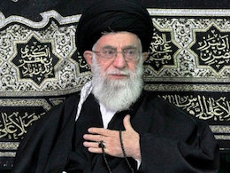 فتوای رهبر انقلاب درباره گِلمالی، نذری شبههناک، برهنه شدن، قمهزنی و حضور زنان در دسته عزاداری  رهبری