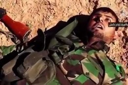 محاصره شدن دو بسیجی عراقی توسط داعش+تصاویر شهادت رزمنده حشد الشعبی