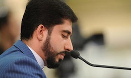 نخبه قرآنی دقایقی قبل از شهادت در منا/عکس حسن دانش