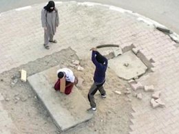 گردن زدن جوان عراقی به دست داعش+تصاویر گردن زدن جوان عراقی