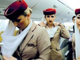 بهانۀ عجیب هواپیمایی برای حجابستیزی!+عکس مهماندار هواپیما
