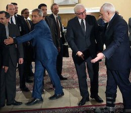 تعجب وزیر آلمانی با دیدن پای ظریف/عکس اشتاین مایر و ظریف