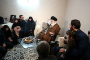 رهبرانقلاب در منزل شهید حسین همدانی