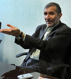 آقای زیباکلام! حاکم شدن افکار شما با این اوهام، گریه خون میطلبد علی اصغر زارعی//