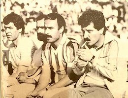 سیگار کشیدن روی نیمکت استقلال/عکس منصور پورحیدری