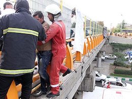 خودکشی روی پل استقلال +تصاویر خودکشی