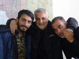 دو شهید مدافع حرم در آغوش سردار سلیمانی/عکس  شهیدمصطفی صدرزاده