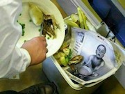 عکس مفهومی،اسراف؛گرسنه ها