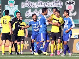 صحنه جنجالی بازی استقلال-سپاهان/تصاویر درگیری،حنیف عمران زاده