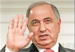 ماجرای عکس آقای نخست وزیر با شال پرسپولیس/عکس احمد چلبی