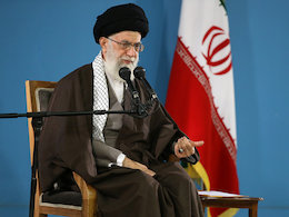 برخی با بزککردن چهره امریکا فرصت خنجر زدن برای او ایجاد میکنند/اهداف براندازانه آمریکا هیچ تغییر نکرده است رهبر انقلاب