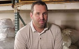 مردی که با جمع آوری توپ میلیونر شد!+عکس مردی که با جمع آوری توپ میلیونر شد