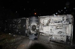 واژگونی اتوبوس دانش آموزان+عکس واژگونی اتوبوس