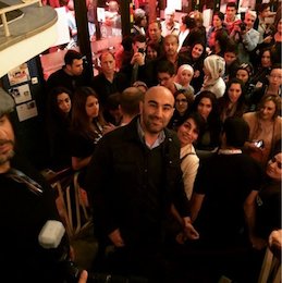 سلفی محسن تنابنده با مردم استکهلم/عکس محسن تنابنده