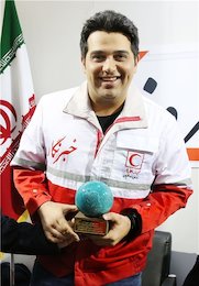 خواننده مشهور امدادگر شد/عکس حمید عسگری