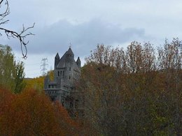 قلعه ای اسرار آمیز در نزدیکی تهران+تصاویر قلعه اسرار آمیز روستای آغشت