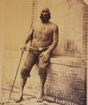 مرد آهنین زمان قاجار/عکس  پهلوان زمان قاجار