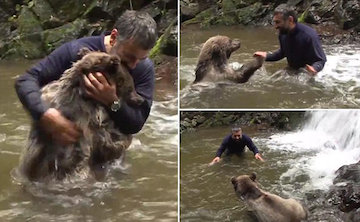 رفاقت دیرینه خرس و مرد جوان/تصاویر  رفاقت خرس وانسان