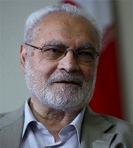 دولت ما آمریکا را به عنوان کدخدا پذیرفته است/هنوز برای انبار تسلیحاتمان در آمریکا اجاره میپردازیم/دغدغه دولت انتخابات سه ماه آینده است منوچهر محمدی/2