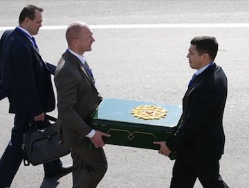 راز جعبه ای که پوتین از مسکو به تهران آورد/تصاویر هدیه پوتین به رهبرانقلاب