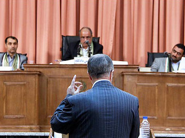 قوه قضاییه قاطعانه به پرونده دکل نفتی و کرسنت ورود کند/ مبارزه با فساد اقتصادی بدون توجه به حزب، جریان و گروه انجام شود دادگاه-فساد