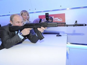 پوتین خودش دست به اسلحه شد/عکس پوتین43