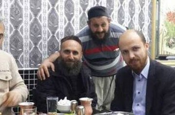 پسر اردوغان در کنار رهبران داعش! +عکس  پسر اردوغان ورهبران داعش