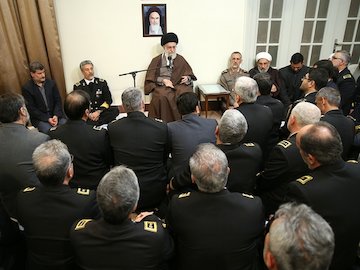 مدیریت و نیروی انسانی خوب معجزه میکند/ دستیابی به جایگاه متناسب با شأن ایران اسلامی در امر دریا مسئولیت بزرگ نیروی دریایی است دیدار فرماندهان نیروی دریایی با رهبرانقلاب