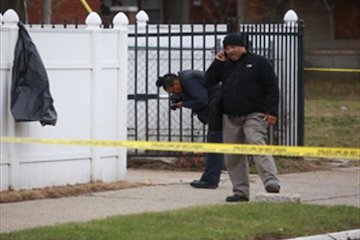 کودک چهار ساله غذای سگ های همسایه شد!/عکس  پسر بچه چهار ساله غذای سگ ها شد