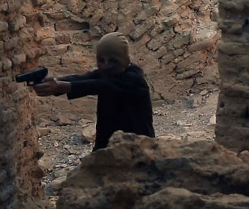 بازی خونین کودکان داعش/تصاویر کودکان داعشی