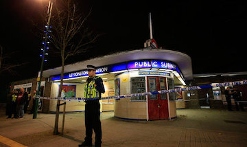 قمهکشی در متروی لندن+تصاویر قمهکشی در متروی لندن