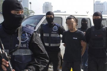 بازداشت تروریست انگلیسی با ۱۲ بار ازدواج!+عکس تروریست مالزیایی