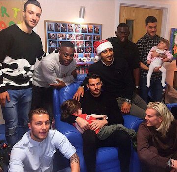 قوچان نژاد در جمع کودکان بیسرپرست/عکس قوچان نژاد