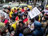 تجمع آتش نشان ها مقابل شهرداری تهران