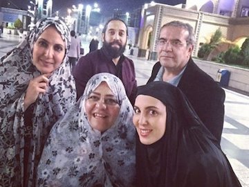 لیلا بلوکات با پوشیه در حرم رضوی/تصاویر لیلا بلوکات