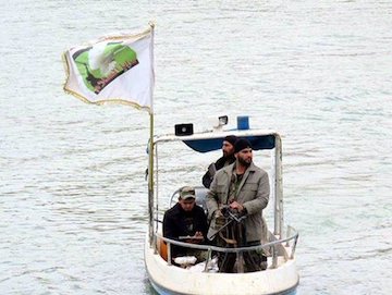 گشتزنی رزمندگان عراقی در سد سامرا/عکس  رزمندگان سرایا الاسلام